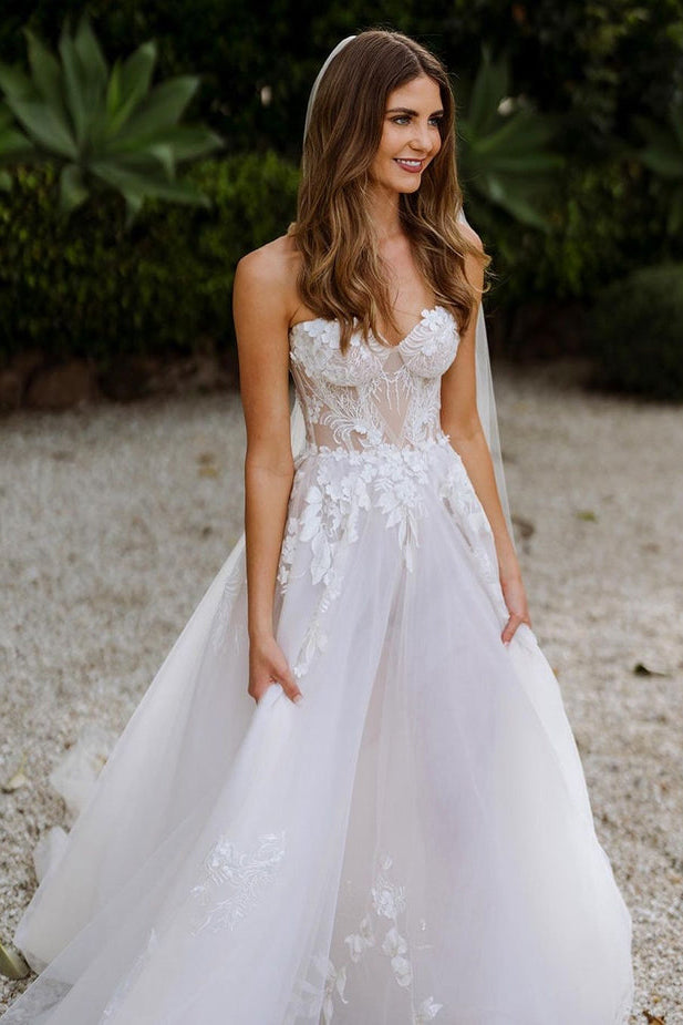 A Line Sweetheart Tulle Wedding Dresses with Appliques N062