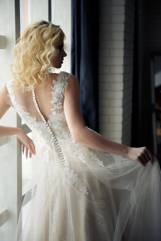 products/A_Line_Tulle_Ivory_Sweetheart_Lace_Wedding_Dresses_Appliques_Wedding_Gowns_PW502.jpg
