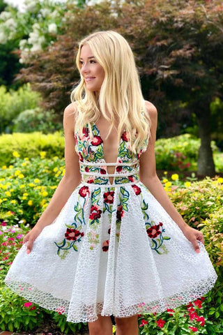 products/Simple_Short_Lace_White_Homecoming_Dress_with_Appliques_V_Neck_Short_Prom_Dress_PW735.jpg